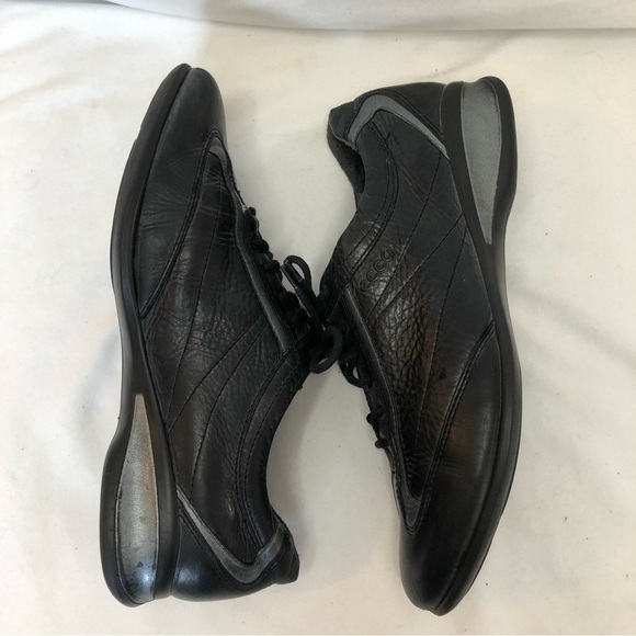 ECCO Black Leather Tie Up Sneaker With Grey Accent Stripe Size 38 (7) - Picture 6 of 10